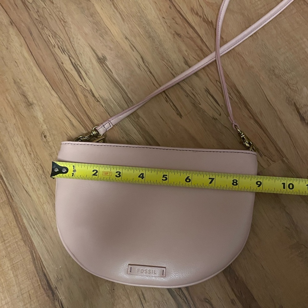 Fossil Light Pink Crossbody Bag with zipper closure - Picture 3 of 11